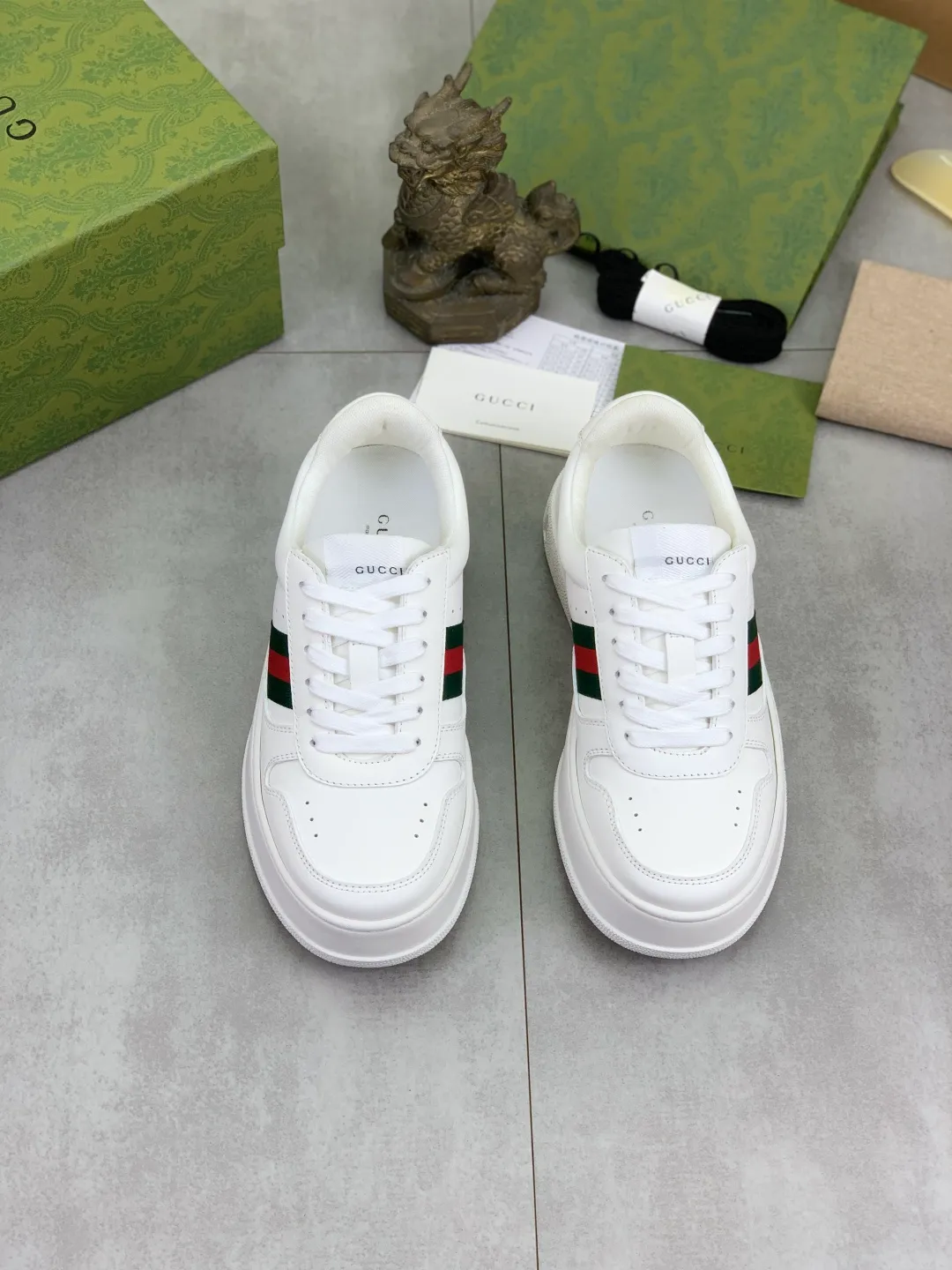 Men's shoes 💰P600 new GUCCI high version 🆕New series, 👫couple biscuit shoes, thick-soled sneakers, these are really comfortable, super light, comfortable and versatile, 👍a must-have item, this item is full of fun retro flavor. G’s new series continues to seek inspiration from daily life in other eras and incorporates the essence of current design to create refreshing designs. This sneaker is made of GG printed canvas and decorated with the classic double G monogram pattern, highlighting the profound connotation of the brand logo. GG printed embossed leather, glossy leather details, 5cm taller, instantly enhances your aura when worn! (With a complete set of packaging bags) Airplane box Size: 35-45